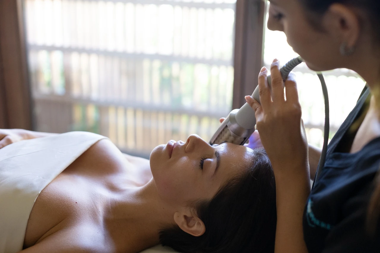 An Endospheres facial treatment in progress